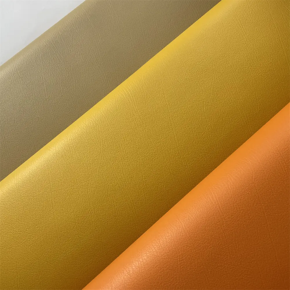 مقایسه فنی چرم مصنوعی PU و PVC؛ کدام برای تولید بهتر است؟